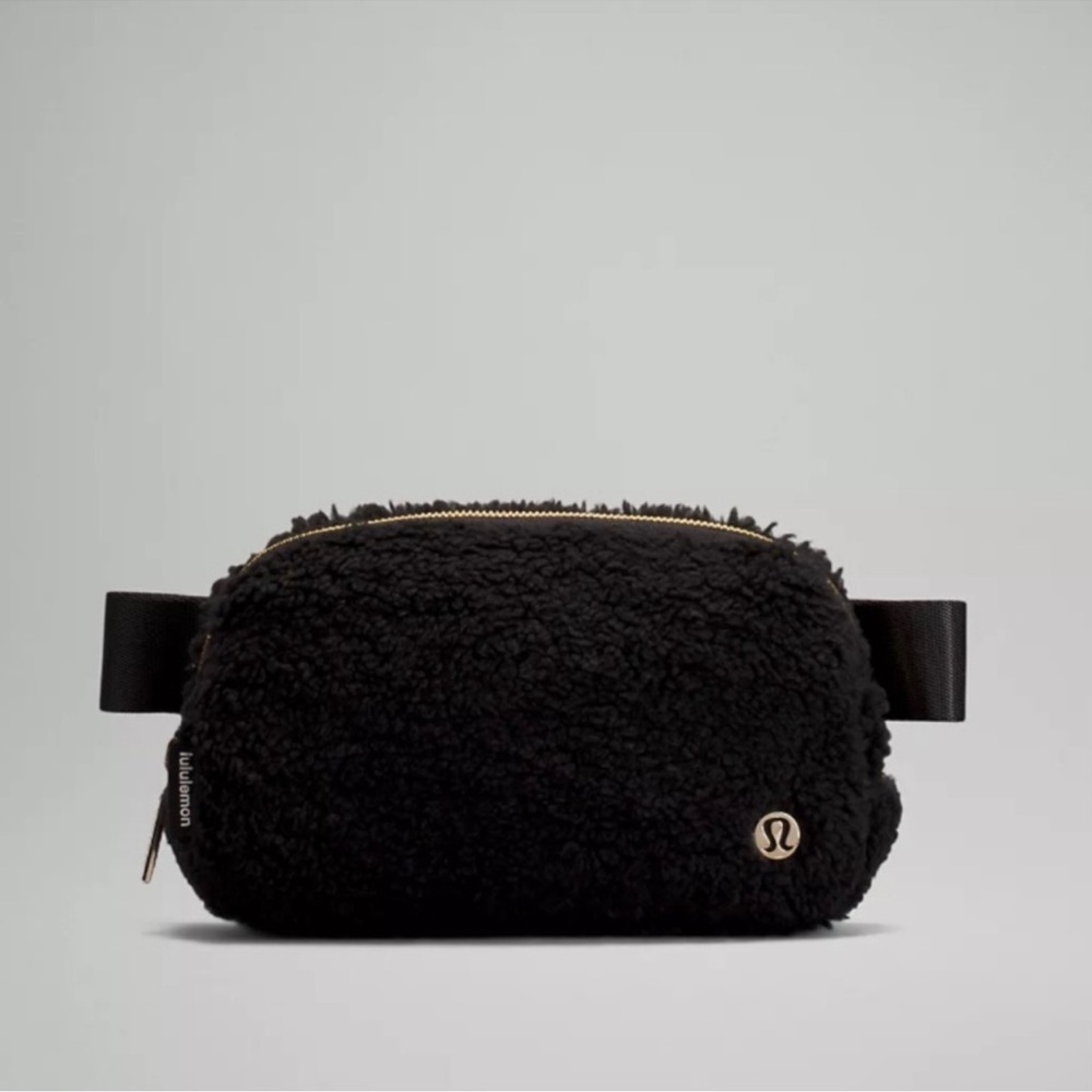 Lululemon athletica | everywhere belt bag in black fleece with gold hardware